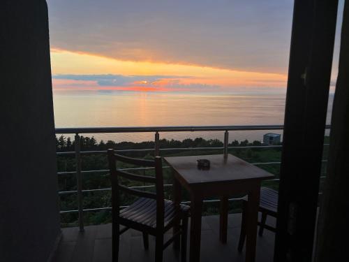 Γύρω περιβάλλον, Mari's hotel kvariati in Kvariati