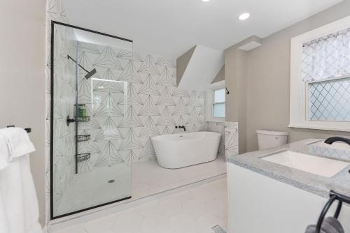 Historic Charm Meets Modern Comfort 3BR Home in Mt Auburn in Cincinnati, USA