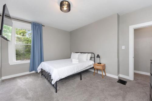 Historic Charm Meets Modern Comfort 3BR Home in Mt Auburn in Cincinnati, USA