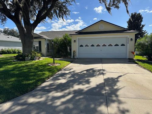 Charming 3br Oasis With Lanai in The Villages, USA