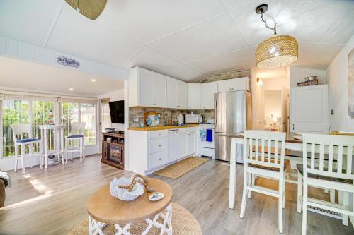 Island Cottage in Jensen Beach with Pool Access! in Jensen Beach, USA