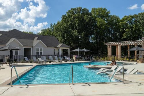 Brand New 3BR 2 BH The Meadow in Athens, USA