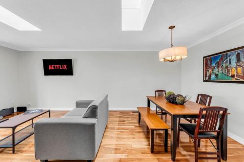 Cozy Home by Niagara Falls