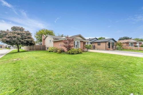 Cozy Home by Niagara Falls