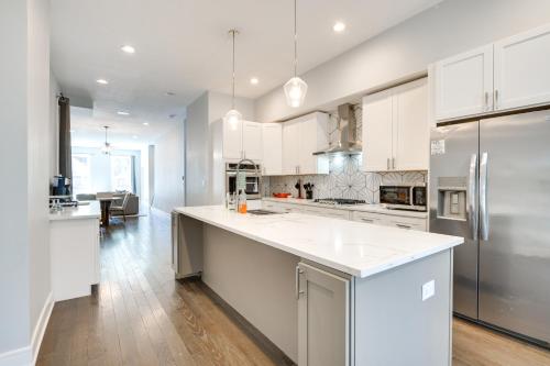 4 Mi to Dtwn Chicago Modern Home with Outdoor Space in Chicago, USA