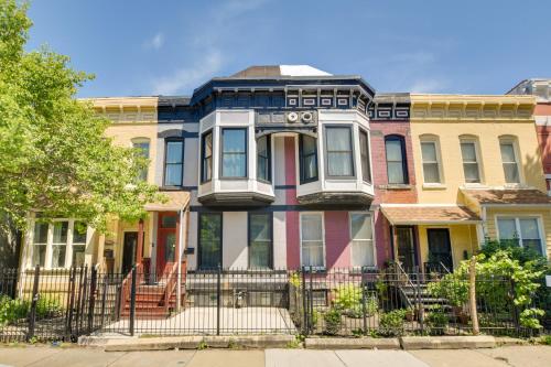 4 Mi to Dtwn Chicago Modern Home with Outdoor Space in Chicago, USA