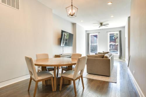 4 Mi to Dtwn Chicago Modern Home with Outdoor Space in Chicago, USA