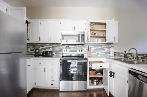 Olathe sleeping Beauty 3bdr and 2 baths