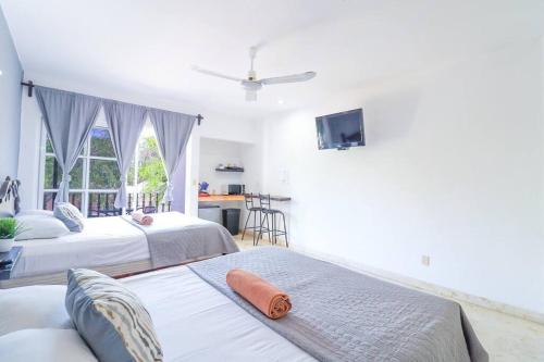 Habitación espaciosa con dos camas dobles in Playa del Carmen, Mexico