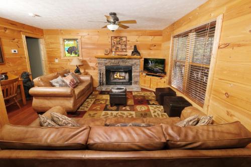 Mountain Mist Relaxing 2BR, Near Pigeon Forge in Sevierville, USA