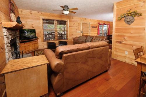 Mountain Mist Relaxing 2BR, Near Pigeon Forge in Sevierville, USA