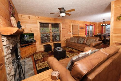 Mountain Mist Relaxing 2BR, Near Pigeon Forge in Sevierville, USA