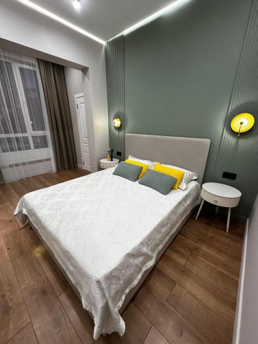 Luxury two-room apartment with breathtaking mountain and Mega Mall views