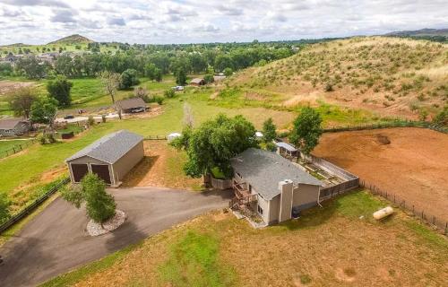 Hidden Valley Retreat - Foothill Views, Large Yard! in Loveland, USA
