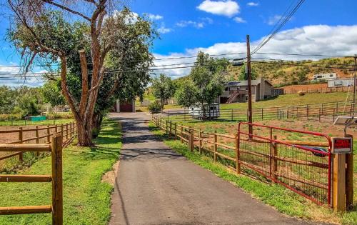 Hidden Valley Retreat - Foothill Views, Large Yard! in Loveland, USA