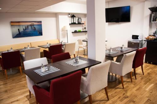 Restaurant, Stay Xtra Hotel in Kista