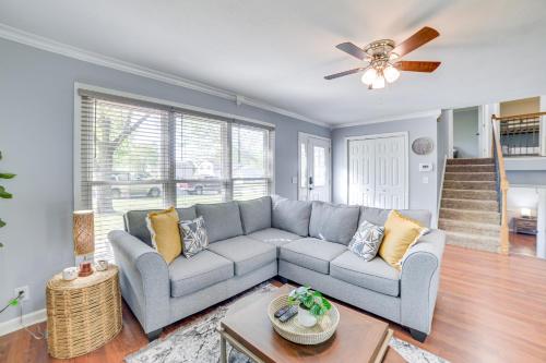 Kentucky Vacation Rental Escape with Deck in Oak Grove, USA