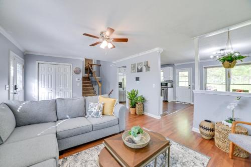 Kentucky Vacation Rental Escape with Deck in Oak Grove, USA