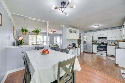 Kentucky Vacation Rental Escape with Deck in Oak Grove, USA
