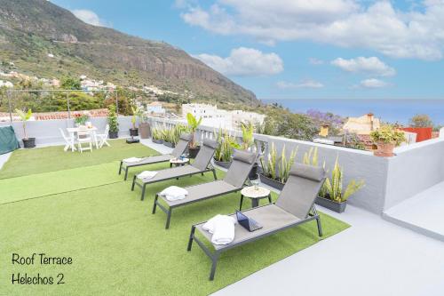2 bedrooms, 5 beds