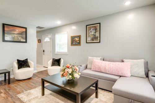 7 Mi to Louisville Family-Friendly Jefferson Home in Jeffersonville, USA