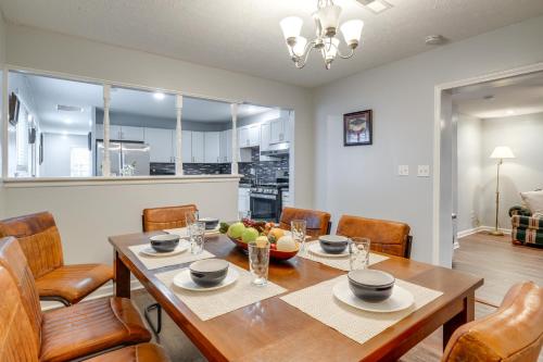7 Mi to Louisville Family-Friendly Jefferson Home in Jeffersonville, USA