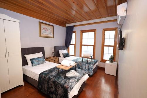 Deluxe Double or Twin Room image 10