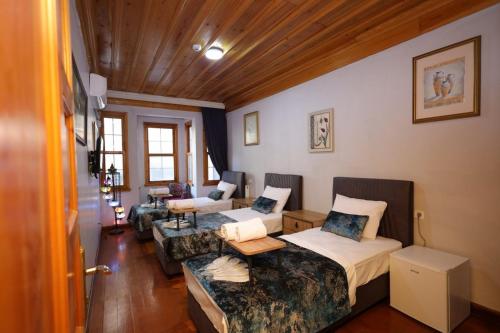 Deluxe Triple Room image 10