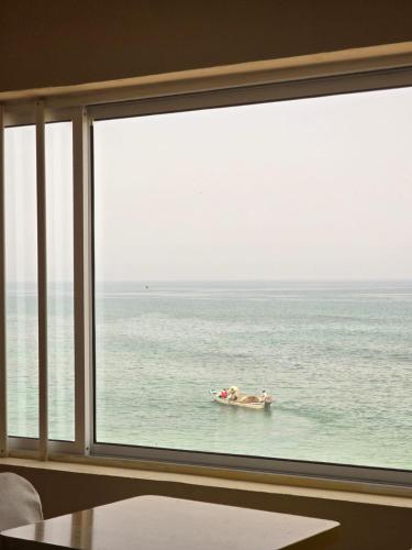 Leading Wings Beach Apartments in Sur