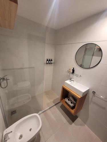 One-Bedroom Apartment image 7