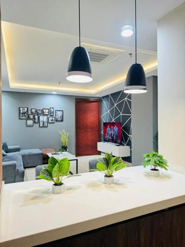 Luxury Gold Crest Apartment - image 5