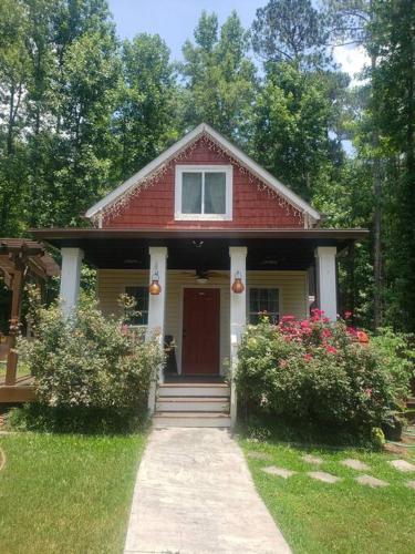 Suburban Cottage in Del Ridge, USA
