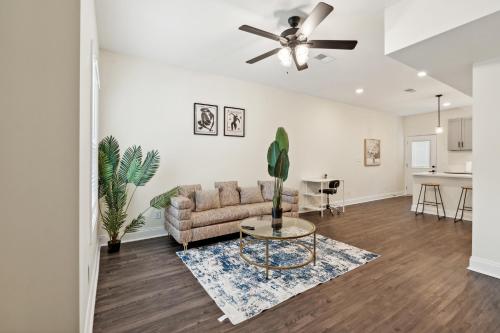 Alto O4 I Modern New Construction 2bd Apartment in Clarksville, USA