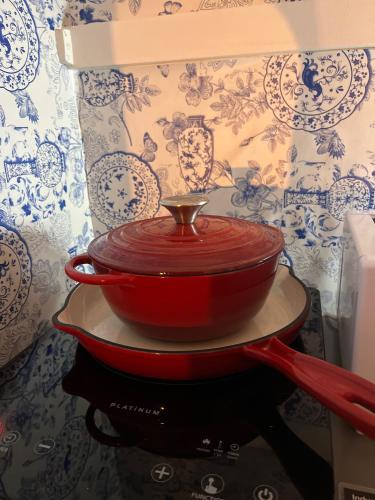 Seaside Getaway @ Swallow House Suite #2