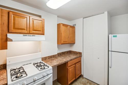 Pp 2401 Modern Corporate 2br Suite Pool, Gym in Harrisburg, USA