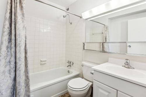 Pp 2401 Modern Corporate 2br Suite Pool, Gym in Harrisburg, USA