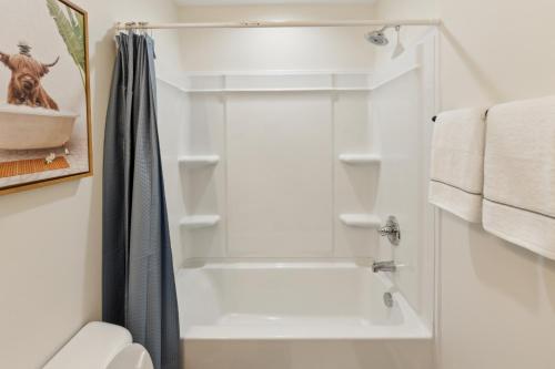 Alto Q7 I Modern New Construction 2bd Apartment in Clarksville, USA