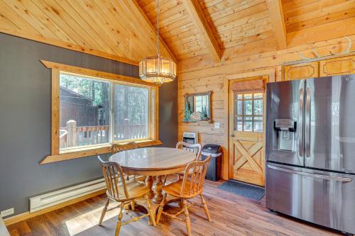 Alpine Cabin with Deck 3 Mi to Luna Lake! in Eagar 