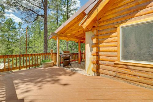 Alpine Cabin with Deck 3 Mi to Luna Lake! in Eagar 