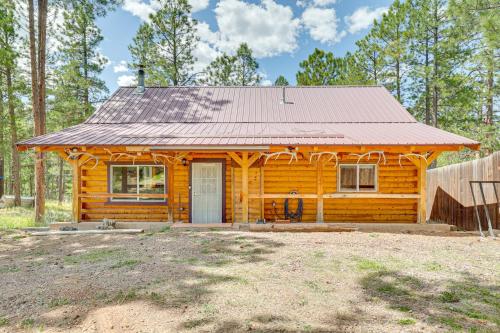 Alpine Cabin with Deck 3 Mi to Luna Lake! in Eagar 