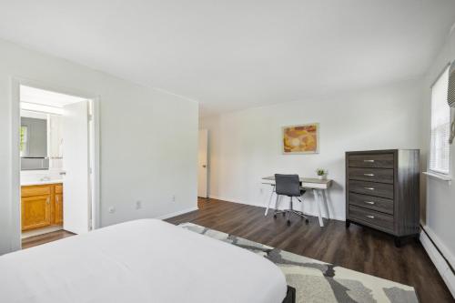 Pine Brook 1108 I Pool Gym I Free Parking ! in Newark, USA