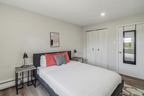 Pine Brook 908 I Lovely 2bd Spacious Apartment in Newark, USA