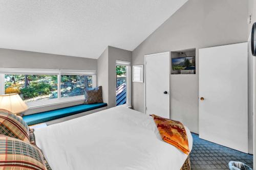 Carnelian Bay 2BR + Loft Near Beach & Trails Carnelian Bay 2BR + Loft Near Beach & Trails