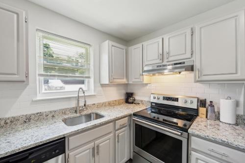 Pine Brook 1019 I Modern 15br Apartment ! Pool in Newark, USA