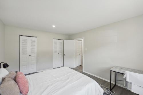Pine Brook 1019 I Modern 15br Apartment ! Pool in Newark, USA
