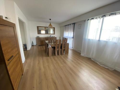 Appartement moderne 3 ch-5pers- 15min de Paris in อองเอียง เลส แบงส์