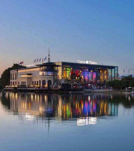 Appartement moderne 3 ch-5pers- 15min de Paris in อองเอียง เลส แบงส์