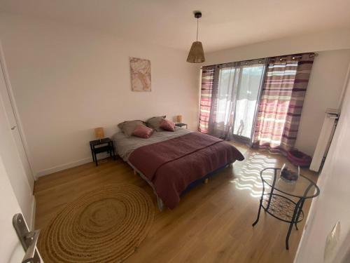 Appartement moderne 3 ch-5pers- 15min de Paris in อองเอียง เลส แบงส์