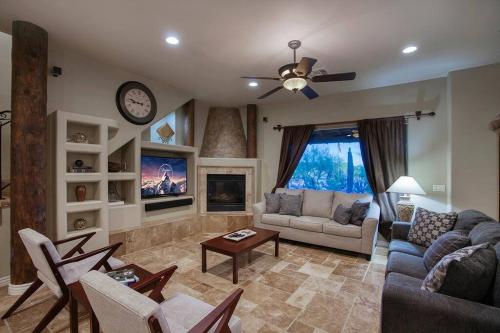 Saguaro Sunset - Secluded 4BR Home with Rooftop Patio