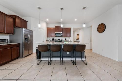 7BD Amazing Home Game Room Pool and Spa near Disney in Davenport, USA